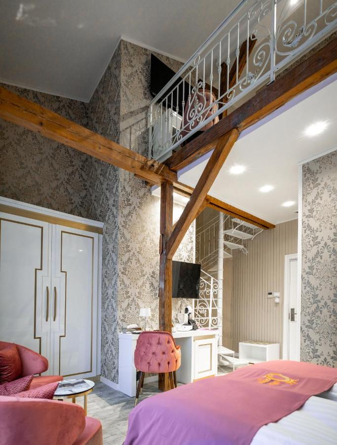 Queen Palace *