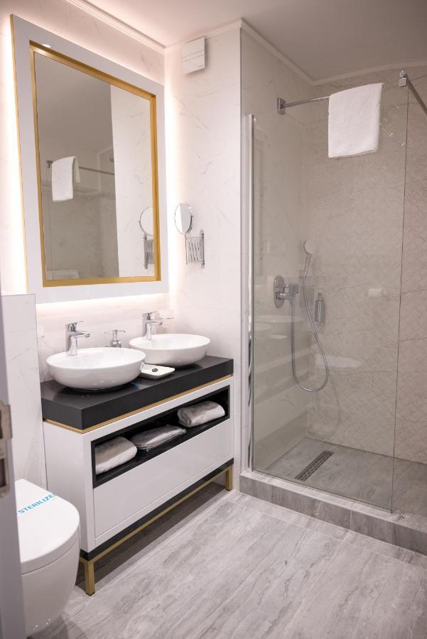Queen Palace Hotel *