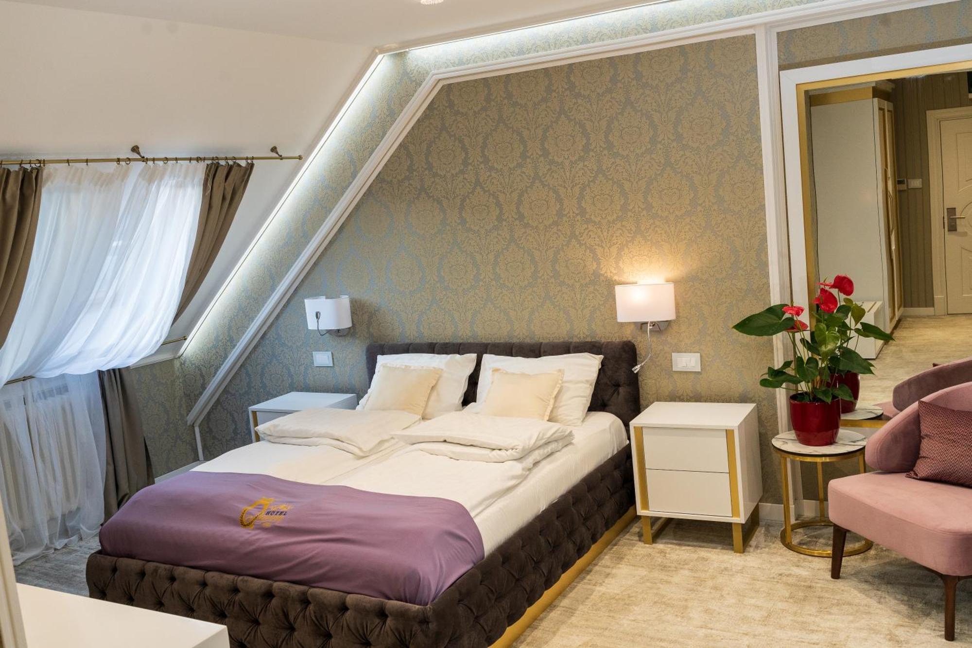 Hotel Queen Palace