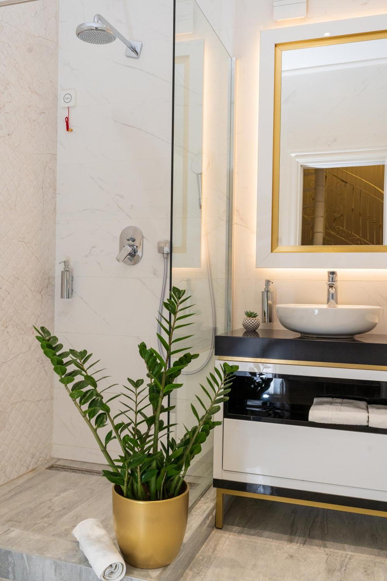 Queen Palace Hotel Novi Sad