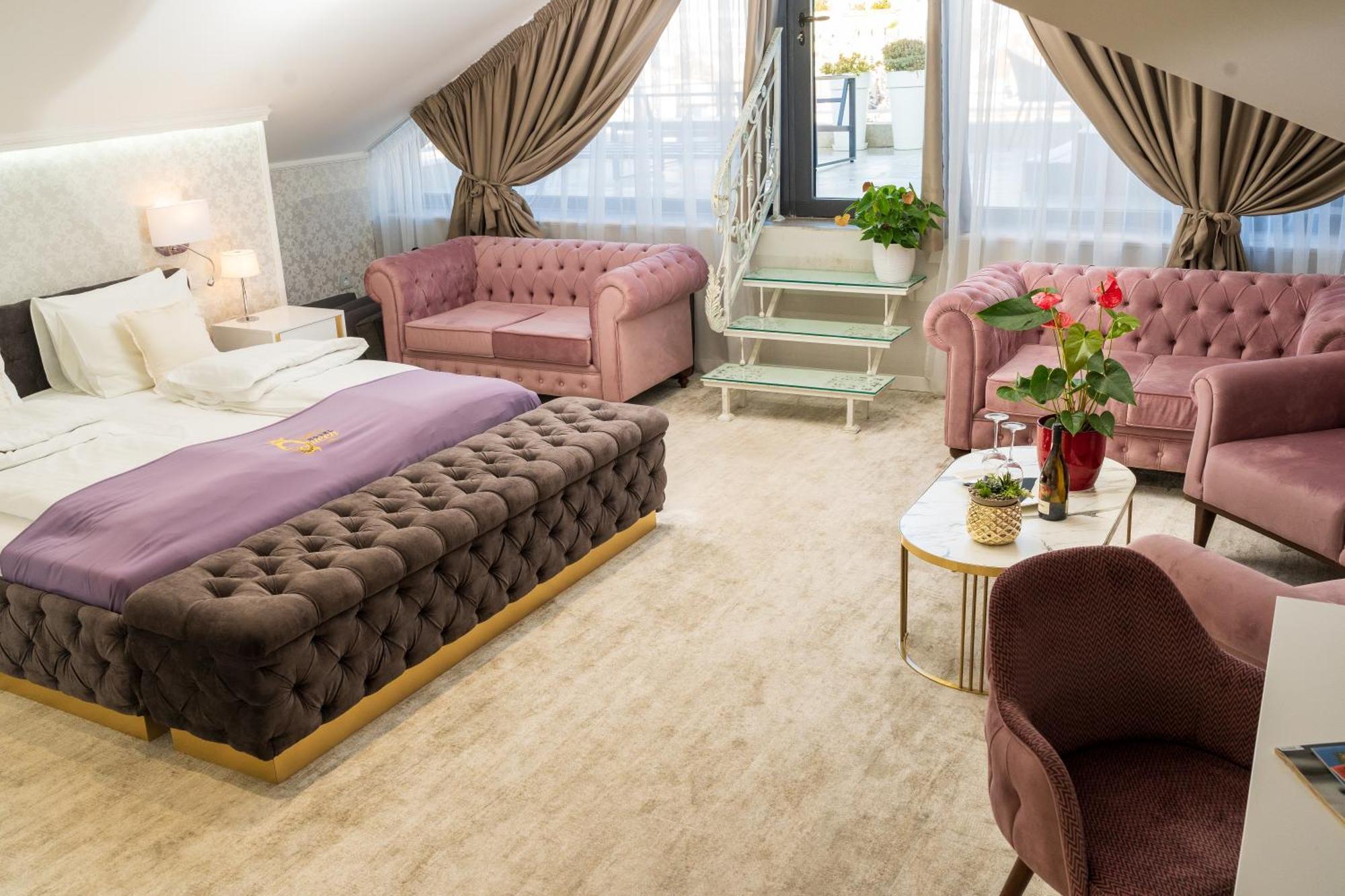 Queen Palace *