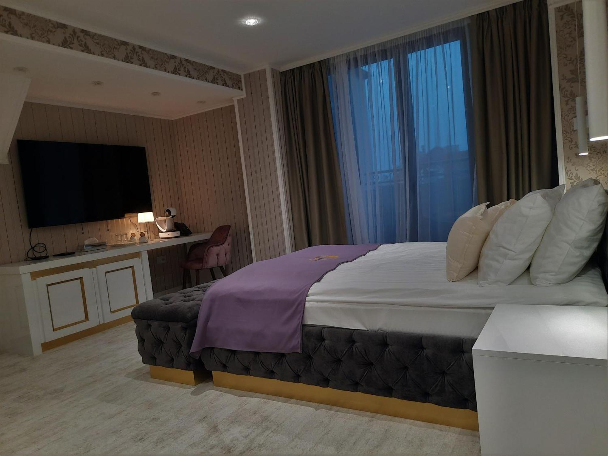 Queen Palace * Novi Sad